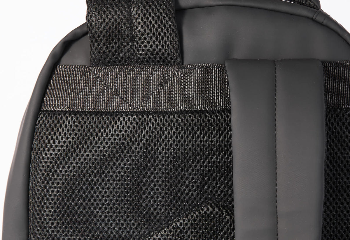 Contoured padded shoulder strap and breathable mesh back panel